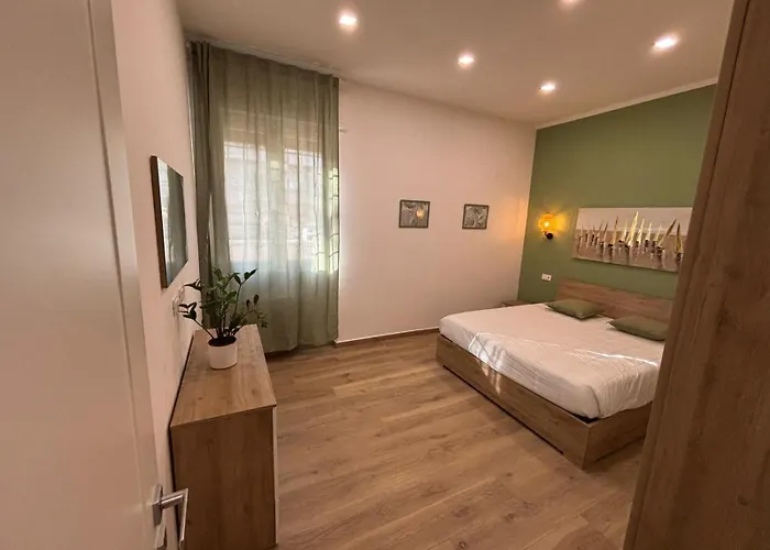 Metro A - Hedera & Bloom Apartment Rom