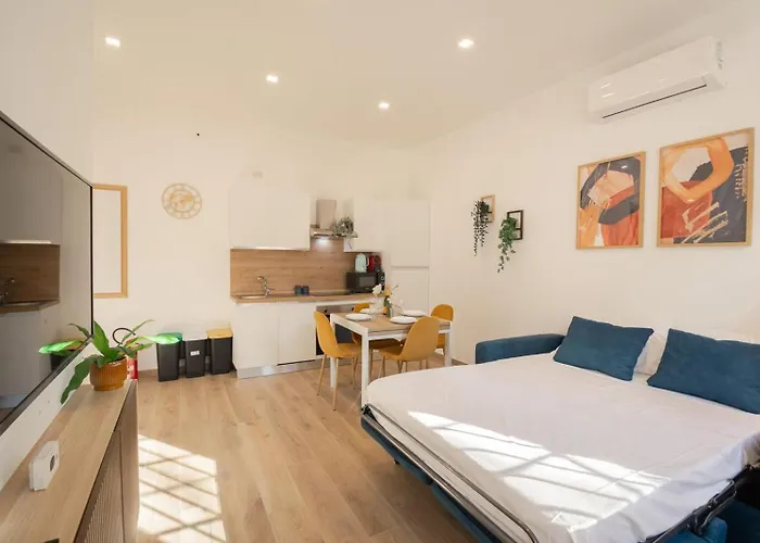 Metro A - Hedera & Bloom Apartment Rom